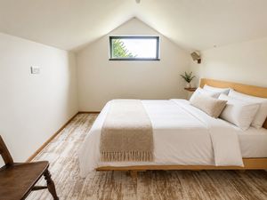 Bedroom- click for photo gallery
